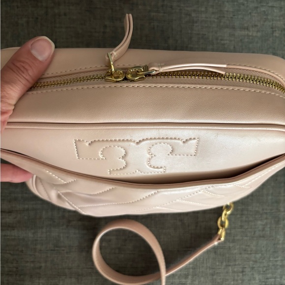Tory Burch Blush Quilted Crossbody Bag - Picture 5 of 13